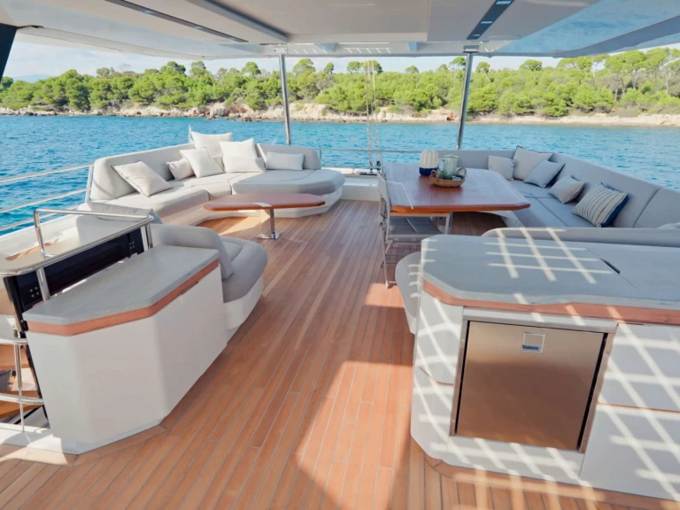 Noleggiare una Fountaine Pajot Thira 80 a Caraibi