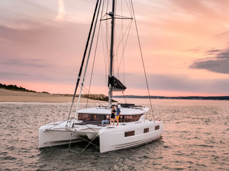 Noleggio barche Lagoon Lagoon 46 a Playa Sardinera su Samboat