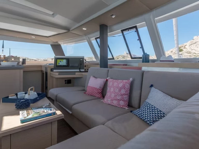 Noleggiare una Fountaine Pajot Astrea 42 a Heraklion Port
