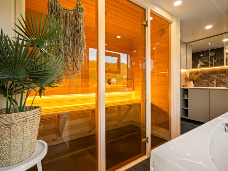 Noleggio Houseboat Luxboot con patente nautica