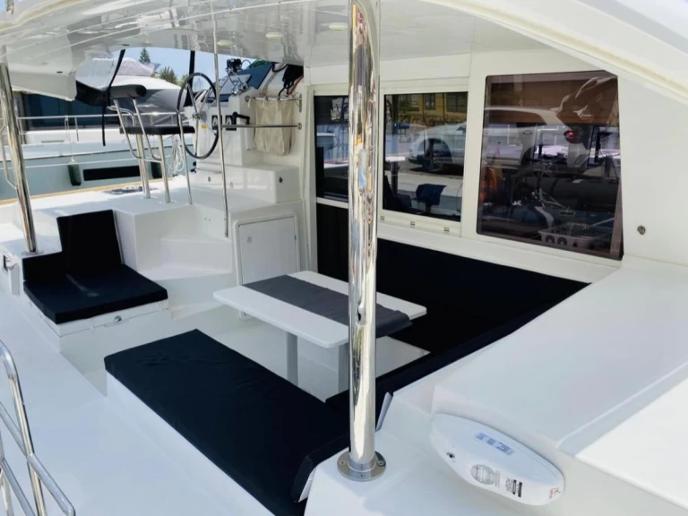 Noleggio Catamarano Lagoon con patente nautica