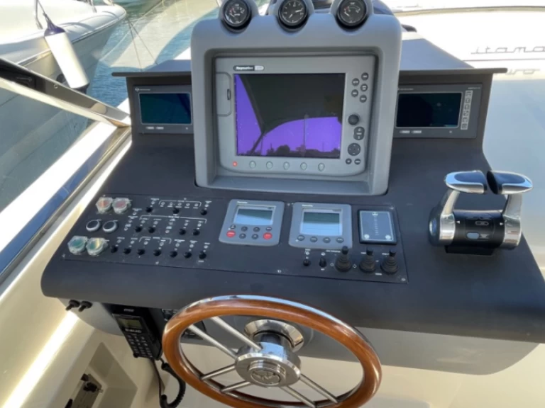 Noleggio Barca a motore Tornado con patente nautica