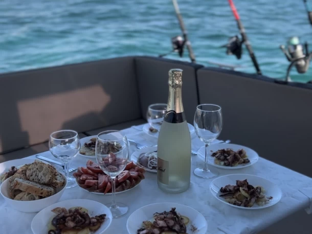 Noleggiare una Jeanneau Merry Fisher 895 a Port d'Alicante