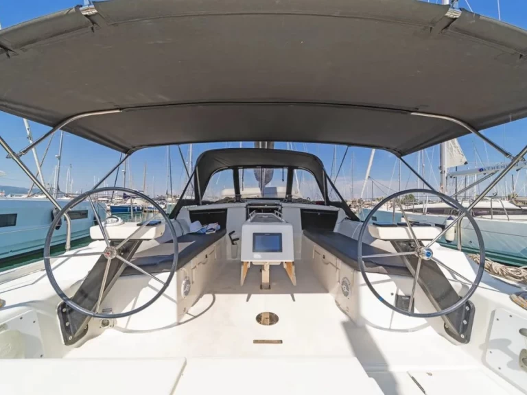 Noleggiare una Dufour Dufour 430 a Ávdira