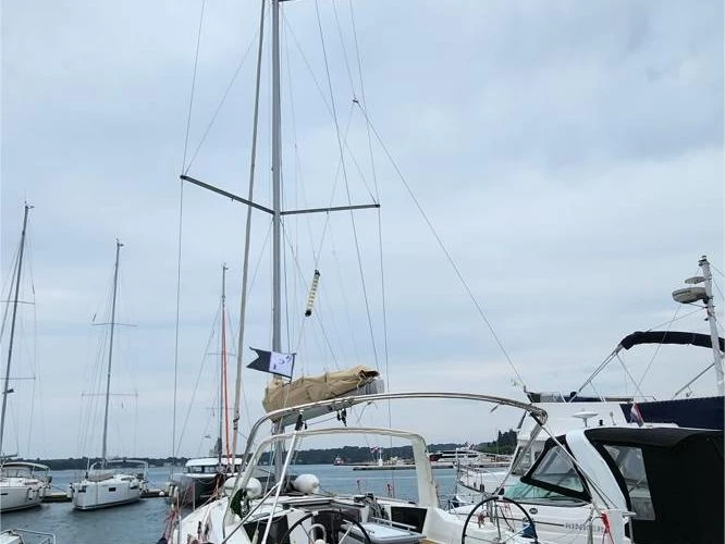 Bénéteau Oceanis 41.1 da affittare a  Pola