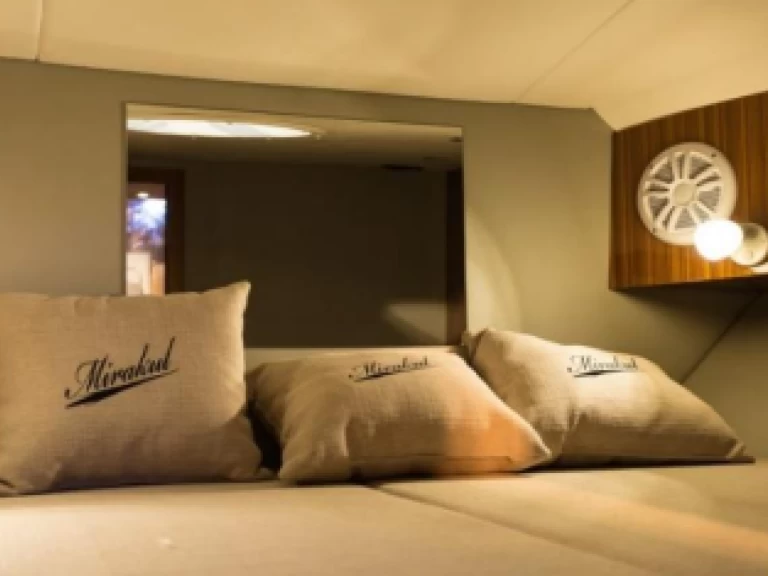 Noleggiare una Grginić Mirakul 40 a Spalato