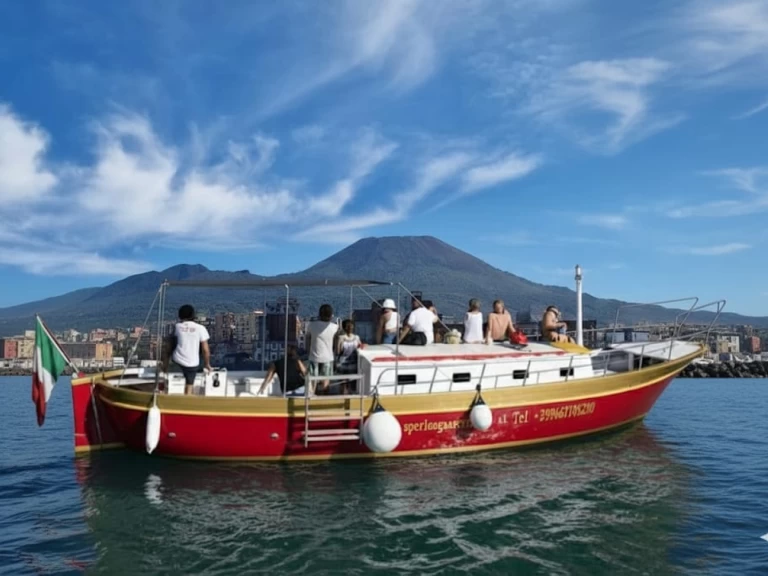 Noleggio Barca a motore con o senza skipper Gozzo a Porto di Torre del Greco