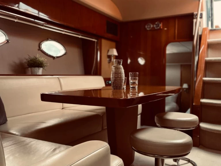 Noleggio Yacht di lusso a Macarsca – Princess Princess V53