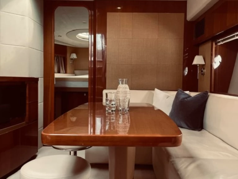 Noleggio Yacht di lusso Princess con patente nautica