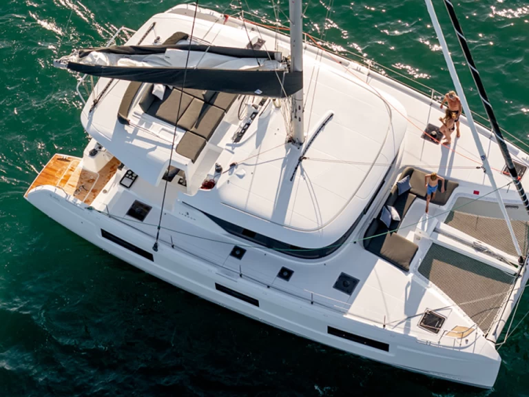 Noleggio Catamarano Lagoon con patente nautica