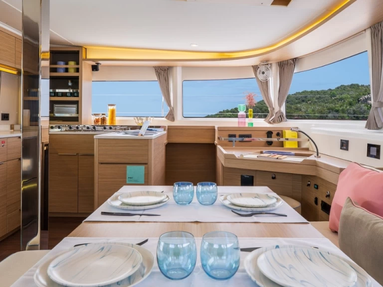 Noleggio barche Napoli economico Lagoon 46 Iconic