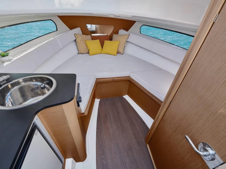 Noleggio Barca a motore con o senza skipper Jeanneau a Francia