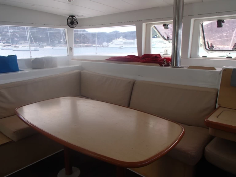 Noleggio Catamarano Lagoon con patente nautica