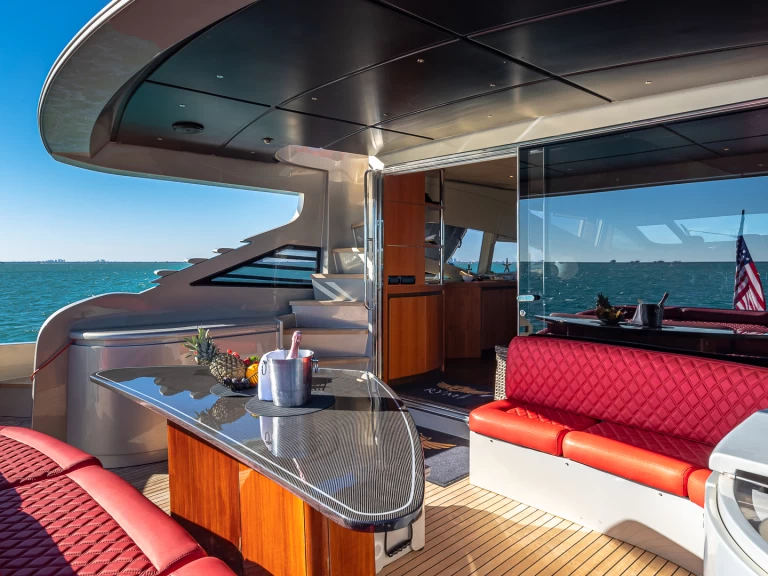 Noleggio Yacht di lusso con o senza skipper Pershing a South Miami Beach