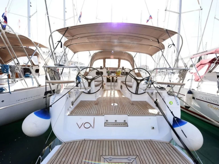 Barca a vela a noleggio a Sutomišćica al miglior prezzo