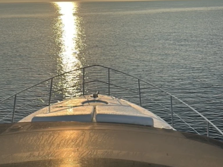 Noleggio barche Azimut Azimut 42 Fly a San Vincenzo su Samboat