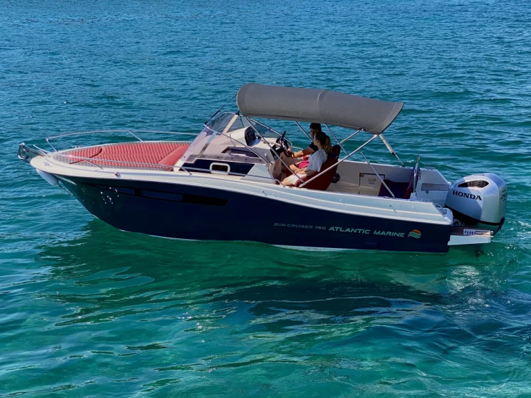 Barca a motore a noleggio a Tribunj al miglior prezzo