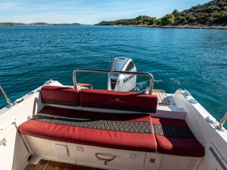 Noleggiare una Atlantic 730 Sun Cruiser a Tribunj