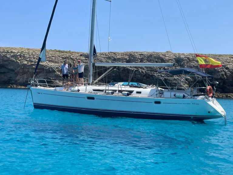 Barca a vela a noleggio a Marina deportiva de Menorca al miglior prezzo