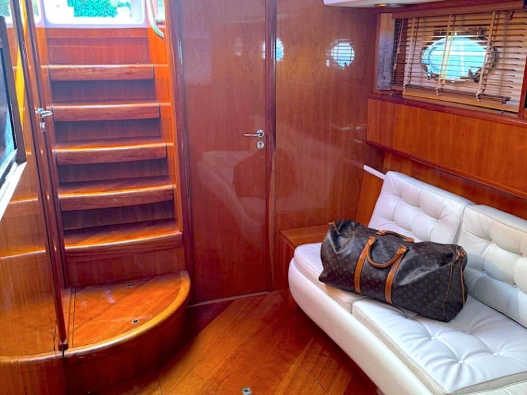 Barca a motore a noleggio a Tropea al miglior prezzo