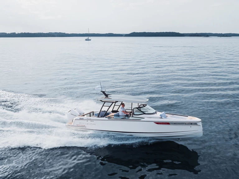 Barca a motore a noleggio a Anávyssos al miglior prezzo