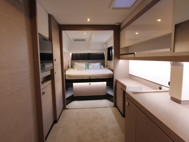 Noleggio Catamarano con o senza skipper Fountaine Pajot a Olbia