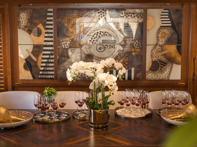 Noleggio Yacht di lusso Sunseeker con patente nautica