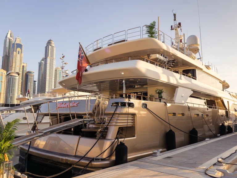 Yacht di lusso a noleggio a Dubaï harbour al miglior prezzo