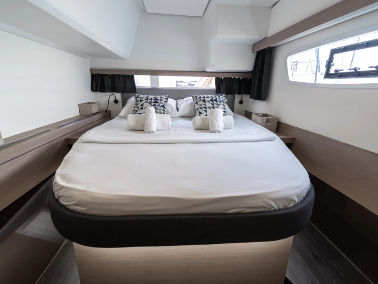 Noleggiare una Fountaine Pajot Isla 40 a Lávrio