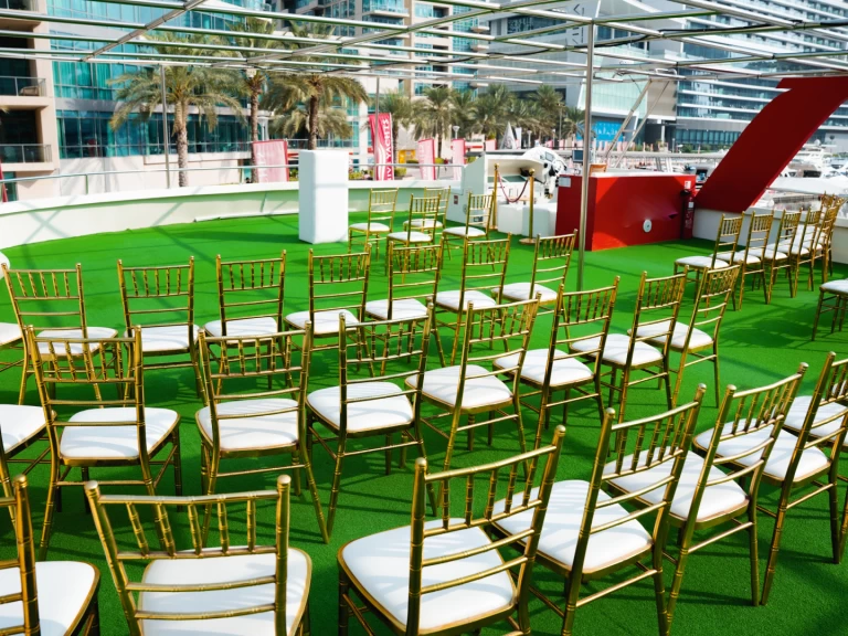 Noleggio Yacht di lusso con o senza skipper Sunseeker a Dubaï harbour