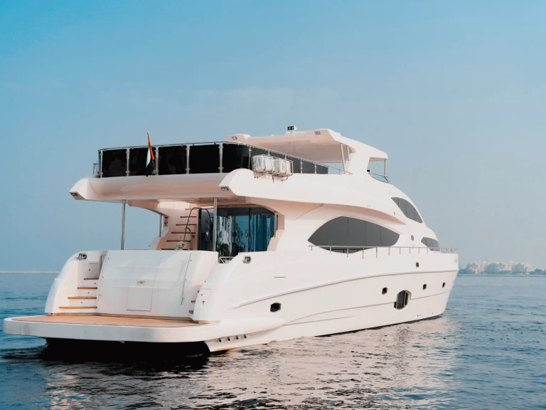 Noleggio Yacht di lusso Sunseeker con patente nautica