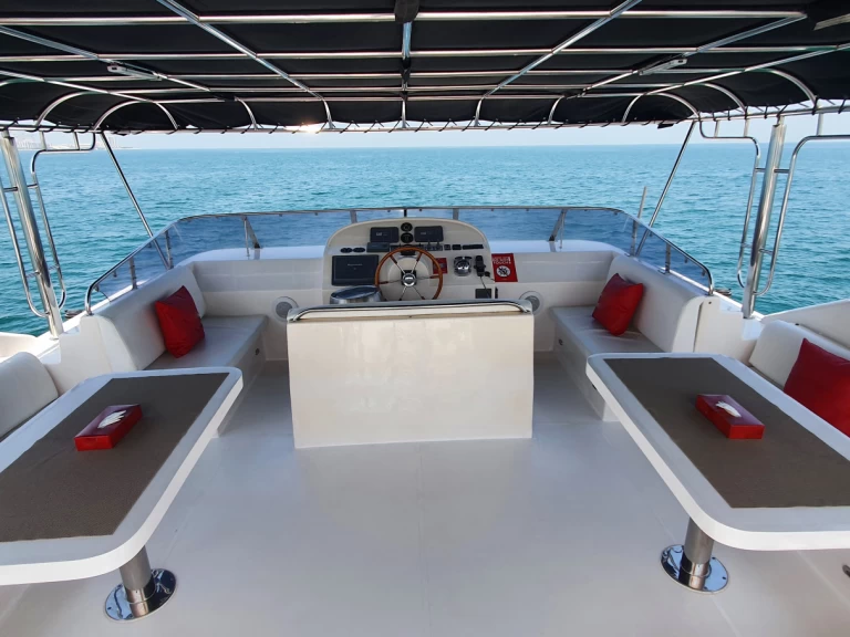 Noleggio barche Dubaï harbour economico Aura