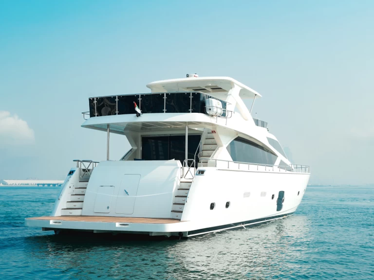 Yacht di lusso a noleggio a Dubaï harbour al miglior prezzo