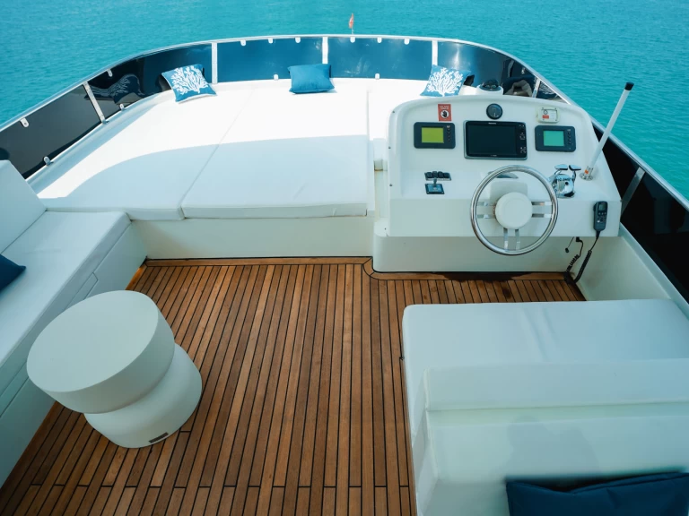 Noleggio Yacht di lusso a Dubaï harbour – Sunseeker Polans