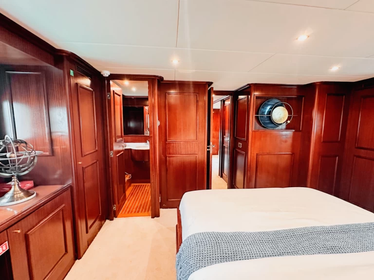 Noleggio barche Dubaï harbour economico Freedom