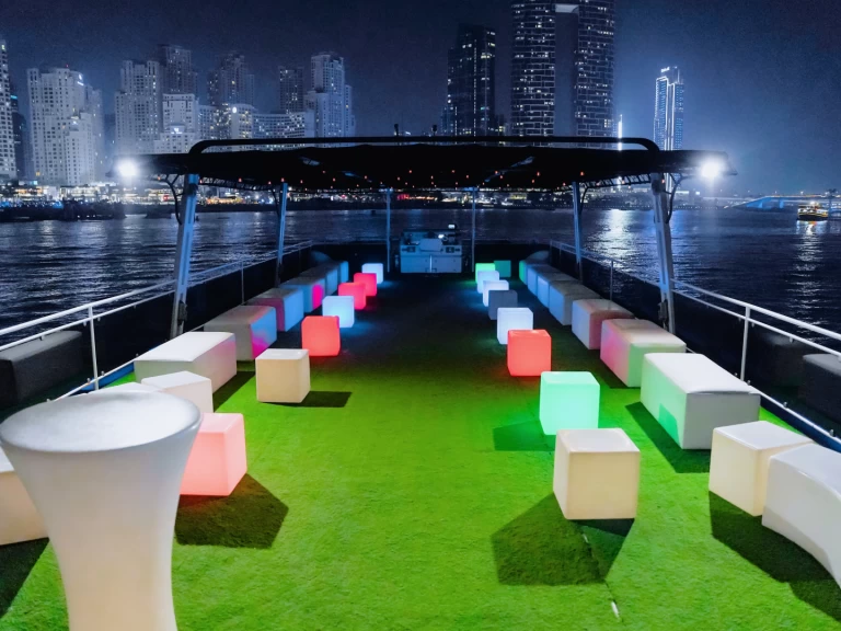 Noleggio Yacht di lusso Sunseeker con patente nautica