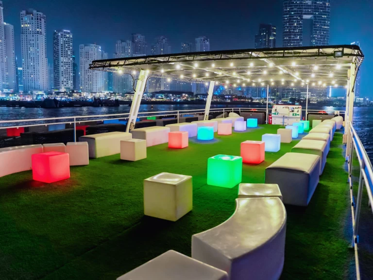 Yacht di lusso a noleggio a Dubaï harbour al miglior prezzo