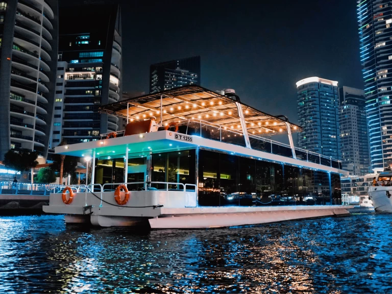 Noleggio Yacht di lusso Sunseeker con patente nautica