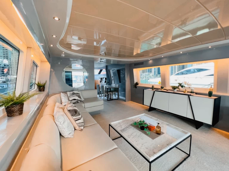 Noleggiare una Sunseeker X8 a Dubaï harbour