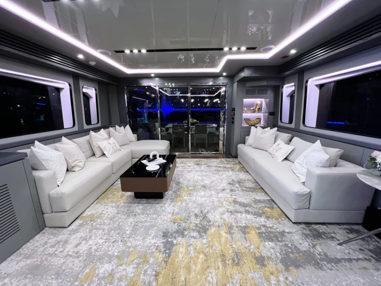 Noleggio Yacht di lusso Azimut con patente nautica