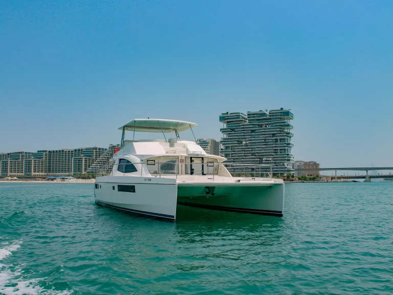 Noleggio Yacht di lusso con o senza skipper Azimut a Dubaï harbour