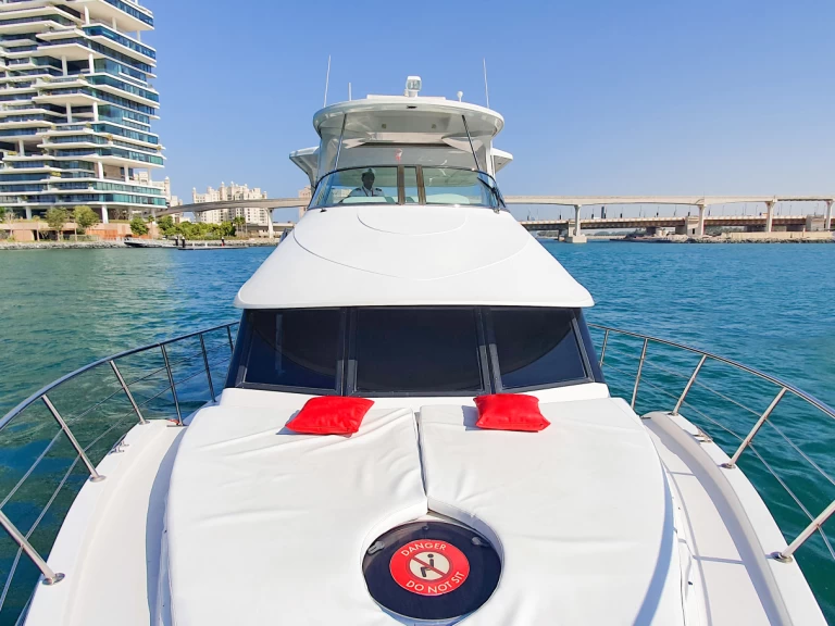 Noleggiare una Azimut X23 a Dubaï harbour