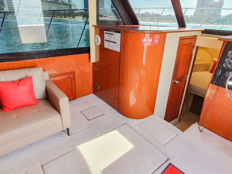 Yacht di lusso a noleggio a Dubaï harbour al miglior prezzo