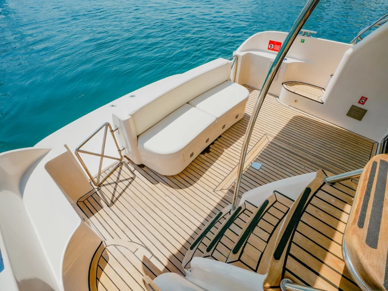 Noleggio Barca a motore con o senza skipper Sunseeker a Dubaï harbour