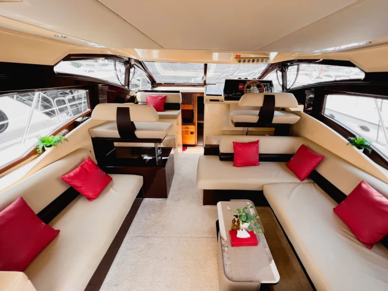 Noleggio barche Dubaï harbour economico X7