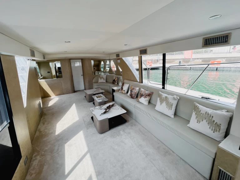 Yacht di lusso a noleggio a Dubaï harbour al miglior prezzo