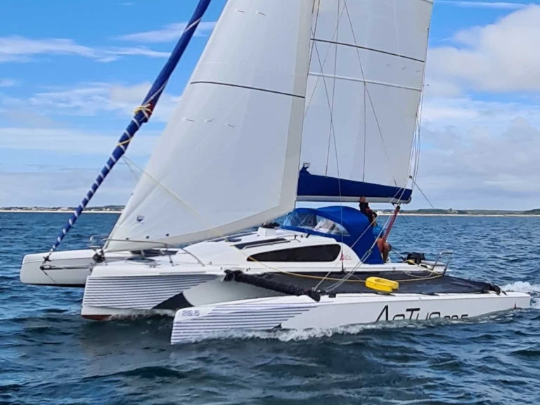 Noleggiare una ASTUS BOATS ASTUS 26.5 a La Trinité-sur-Mer