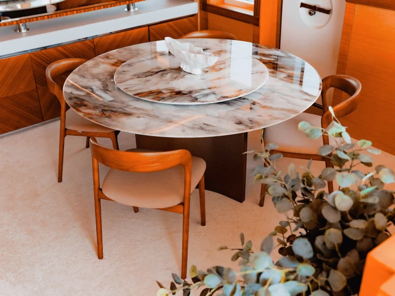 Noleggio Yacht di lusso a Dubaï harbour – Sunseeker Silo