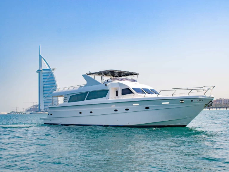 Noleggio Yacht di lusso a Dubaï harbour – Sunseeker Aura