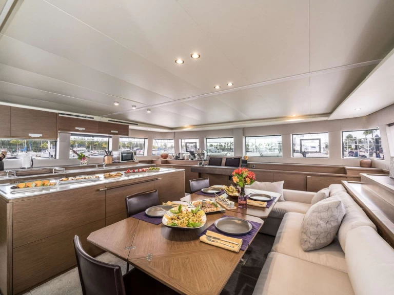 Noleggio Catamarano Lagoon con patente nautica